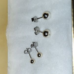 925 Sterling Silver ball stud earrings